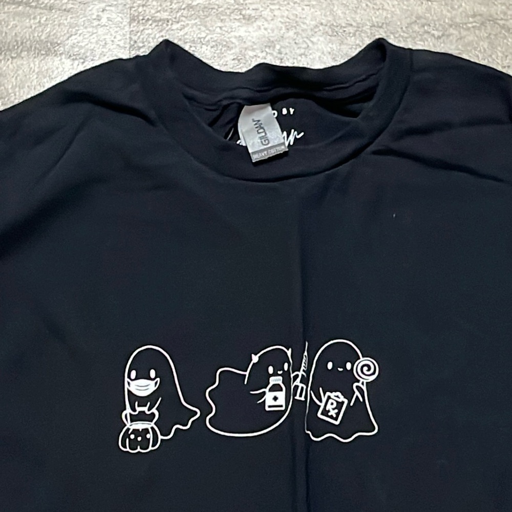 Gildan Halloween nurse ghost theme tshirt